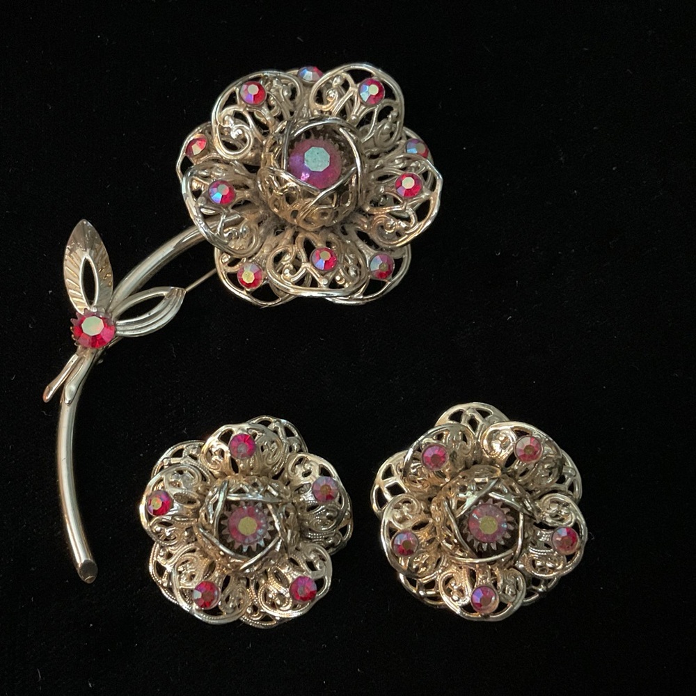 Sarah Coventry Flower Aurora Borealis Rhinestone Brooch & Earrings Vintage 1961
